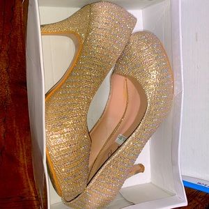 Bella Luna gold heals